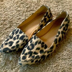 Leopard pointed flats